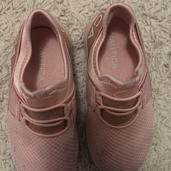 Girls nautica shoes size 9 stretchable very comfortable - Picture 3 of 5